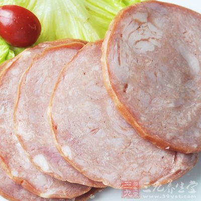 待火腿肉片變色
