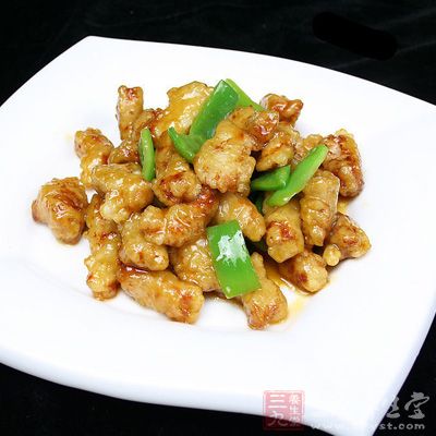 瘦肉切段,用料酒、精鹽腌一會,再用澱粉和少許色拉油調成糊漿狀 瘦肉切段,用料酒、精鹽腌一會,再用澱粉和少許色拉油調成糊漿狀
