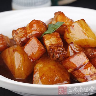 將牛肉、蘿卜塊待用 將牛肉、蘿卜塊待用