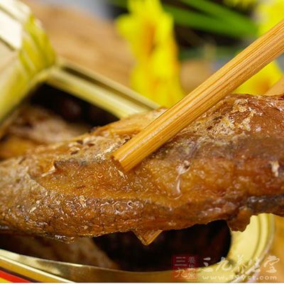 主料：豆豉鲮魚罐頭一個