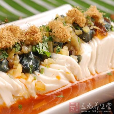 取一小碗，加入所有調味料拌勻，澆在豆腐上面即可