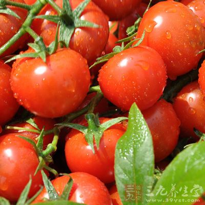 原料：新鮮西紅柿2000克