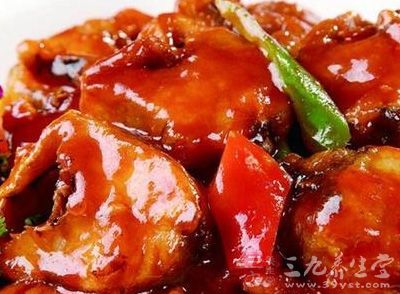 將速凍鳕魚肉徹底解凍,再用廚房紙巾吸干水分,用刀剁成鳕魚肉茸 將速凍鳕魚肉徹底解凍,再用廚房紙巾吸干水分,用刀剁成鳕魚肉茸