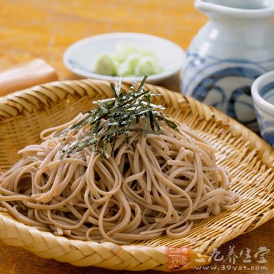 洋溢濃濃和風味的荞麥面，簡單的食材，更襯托出面體的Q軟細滑