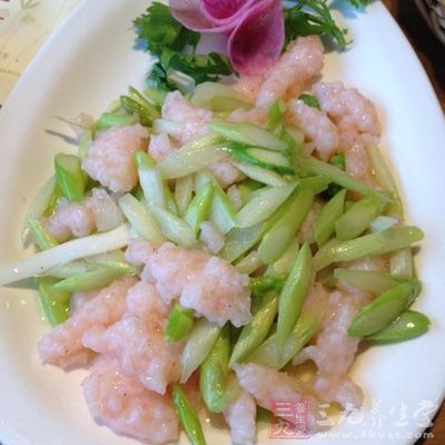 用筷子將耗油糖和菜拌開即可 用筷子將耗油糖和菜拌開即可