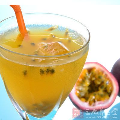 將百香果汁加水稍微加熱