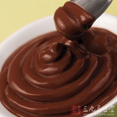 隔熱水融化成巧克力醬