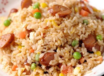 香腸炒飯的制作方法