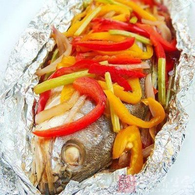 再鋪上調過味的五色蔬菜