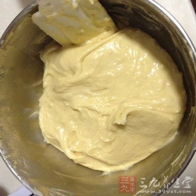 逐漸加少許水,邊加邊攪拌 逐漸加少許水,邊加邊攪拌