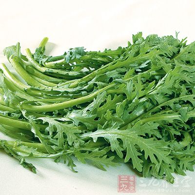 茼蒿切段，肉切絲