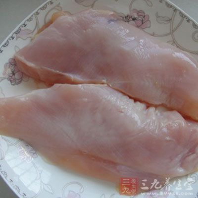 雞脯肉切成薄片 雞脯肉切成薄片