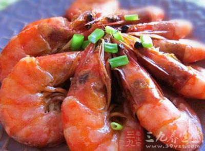 將鮮蝦洗淨,瀝干水備用 將鮮蝦洗淨,瀝干水備用