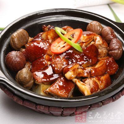 八角是提味的。鴨子不比排骨，沒有太多的香味