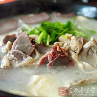 最後許少許味精拌勻,出鍋盛碗 最後許少許味精拌勻,出鍋盛碗
