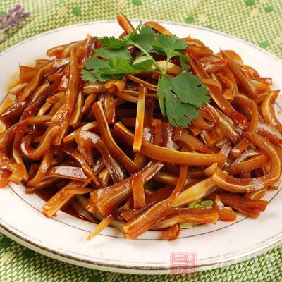 蒜苔炒豬耳的制作方法