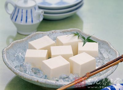 豆腐切成小塊 豆腐切成小塊