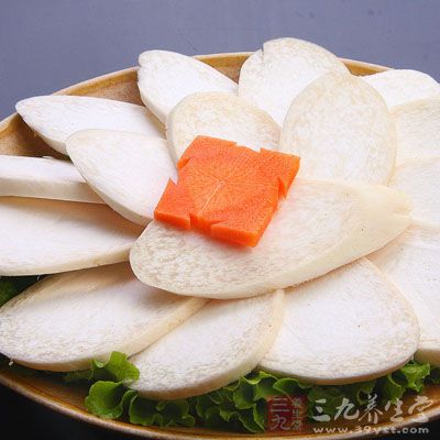 將杏鮑菇清洗干淨，切粗條，備用