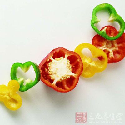 新鮮的辣椒洗淨切成小片 新鮮的辣椒洗淨切成小片