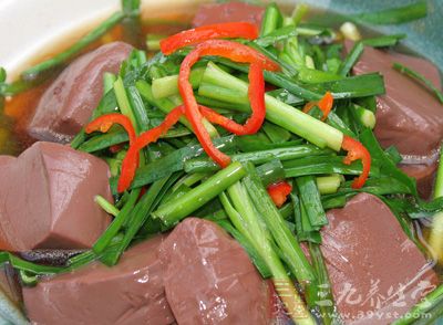 韭菜豬紅的制作方法