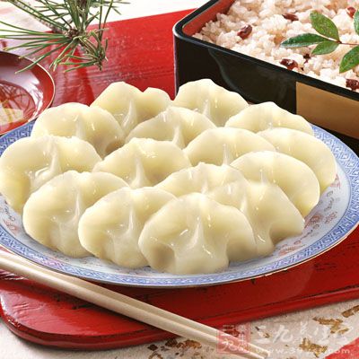 黃花菜香菇炖餃子就做好了 黃花菜香菇炖餃子就做好了