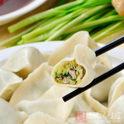 餃子做好，如果不是當時吃的，就封上保鮮袋放冰箱冷凍