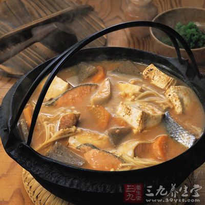 准備豆腐一塊，香蔥洗淨備用