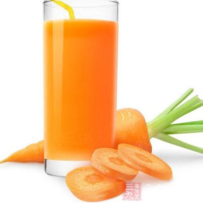 將新鮮胡蘿卜研碎擠汁,取10-30毫升 將新鮮胡蘿卜研碎擠汁,取10-30毫升