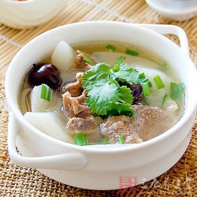 把老油(熟過的清油)煎沸後澆淋在羊肉上即可 把老油(熟過的清油)煎沸後澆淋在羊肉上即可