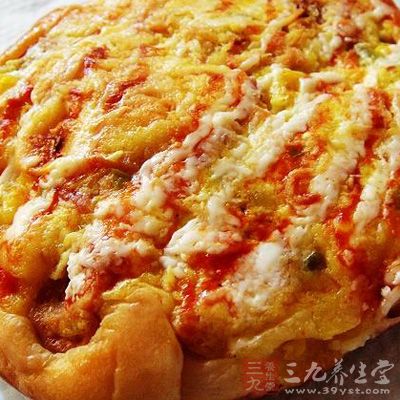 鮮蝦去皮去蝦線洗淨控干待用，將蔬菜類用開水焯一下