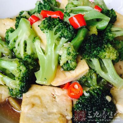 胡蘿卜洗一下,可以去皮也可以不去,切成片 胡蘿卜洗一下,可以去皮也可以不去,切成片