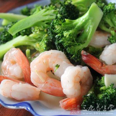 大蒜15克，紅辣椒15克，植物油10克，料酒15克，鹽3克