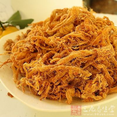 大匙做法生肉順著紋路切成長寬各約2-3厘米的粗條,鍋裡加水,生姜,料酒,和肉 大匙做法生肉順著紋路切成長寬各約2-3厘米的粗條,鍋裡加水,生姜,料酒,和肉