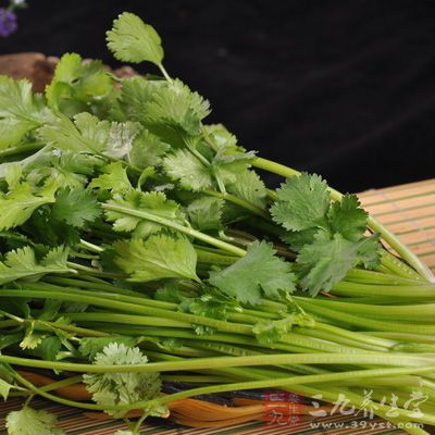 香菜治胃寒痛： 香菜葉1000克