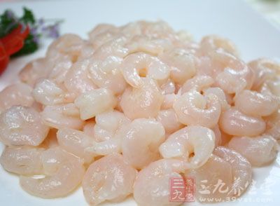 水開後放入鮮蝦焯燙 水開後放入鮮蝦焯燙