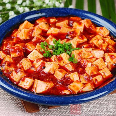 麻婆豆腐特點:顏色紅亮、氣味芳香 麻婆豆腐特點:顏色紅亮、氣味芳香