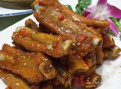 中排洗淨剁一節一節備用 中排洗淨剁一節一節備用