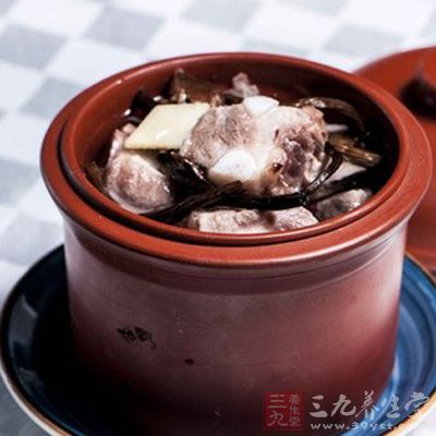 隔水炖湯,可以最大程度地保存食材的營養 隔水炖湯,可以最大程度地保存食材的營養