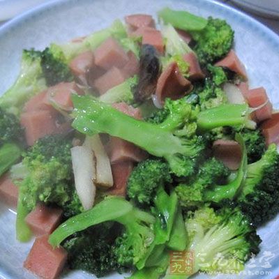 味精調勻，再倒入西蘭花翻勻即可
