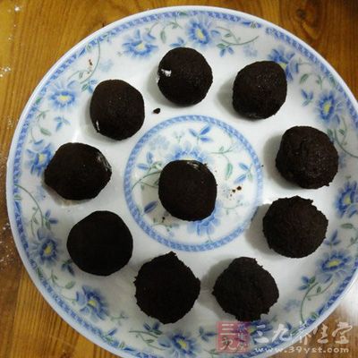 將它搓圓成一個個圓球放入保鮮盒裡方便保存取用都是可以的