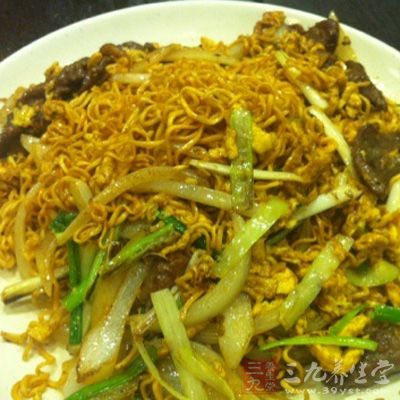 蔬菜和肉補充了脂肪、維生素,又改善了方便面原有的口味 蔬菜和肉補充了脂肪、維生素,又改善了方便面原有的口味