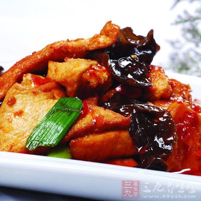 北豆腐1盒 肉餡50克 香菇4朵 冬筍100克 蔥姜蒜各10克 北豆腐1盒 肉餡50克 香菇4朵 冬筍100克 蔥姜蒜各10克