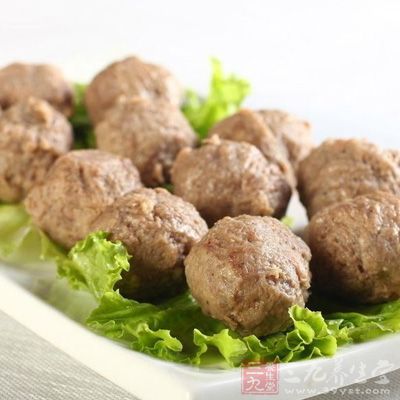 要選用新鮮的牛腿包肉制作牛肉丸 要選用新鮮的牛腿包肉制作牛肉丸