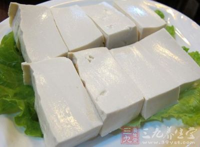 豆腐300克,胡蘿卜30克 豆腐300克,胡蘿卜30克