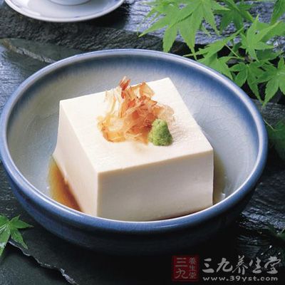 豆腐買回來沖洗下,然後豆腐切塊 豆腐買回來沖洗下,然後豆腐切塊