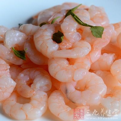 蝦仁具有補腎壯陽、健胃的功效，熟食能溫補腎陽