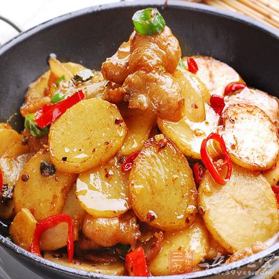 干鍋土豆片的制作方法