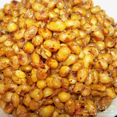 炒好的黃豆放在容器中晾至冷卻，即可食用