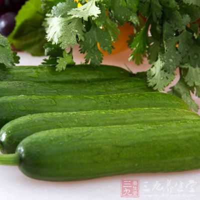 黃瓜中所含的葡萄糖甙、果糖等不參與通常的糖代謝，故糖尿病人以黃瓜代替澱粉類食物充饑