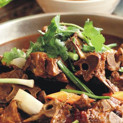 香料混合倒在香料包中 香料混合倒在香料包中